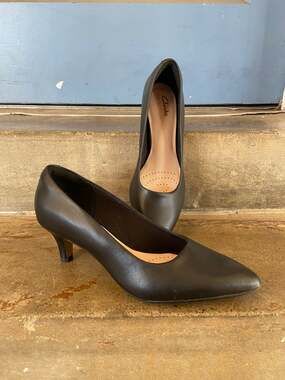 Clarks Linvale Jerica black leather pointy toe classic ladies pump
